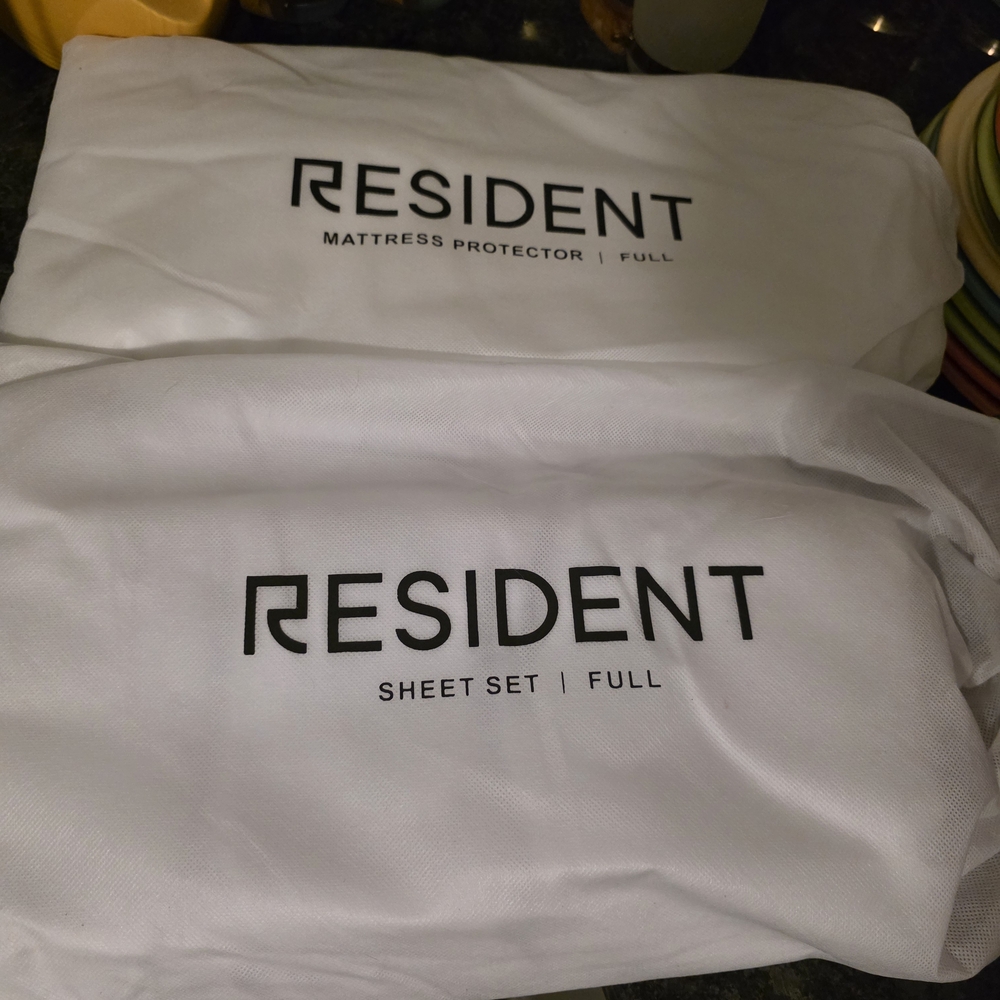 RESIDENT Mattress Protector and Sheet Set - Full